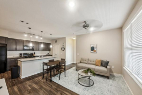 Cullen 5302i Cozy & Spacious I Free Parking I Gym